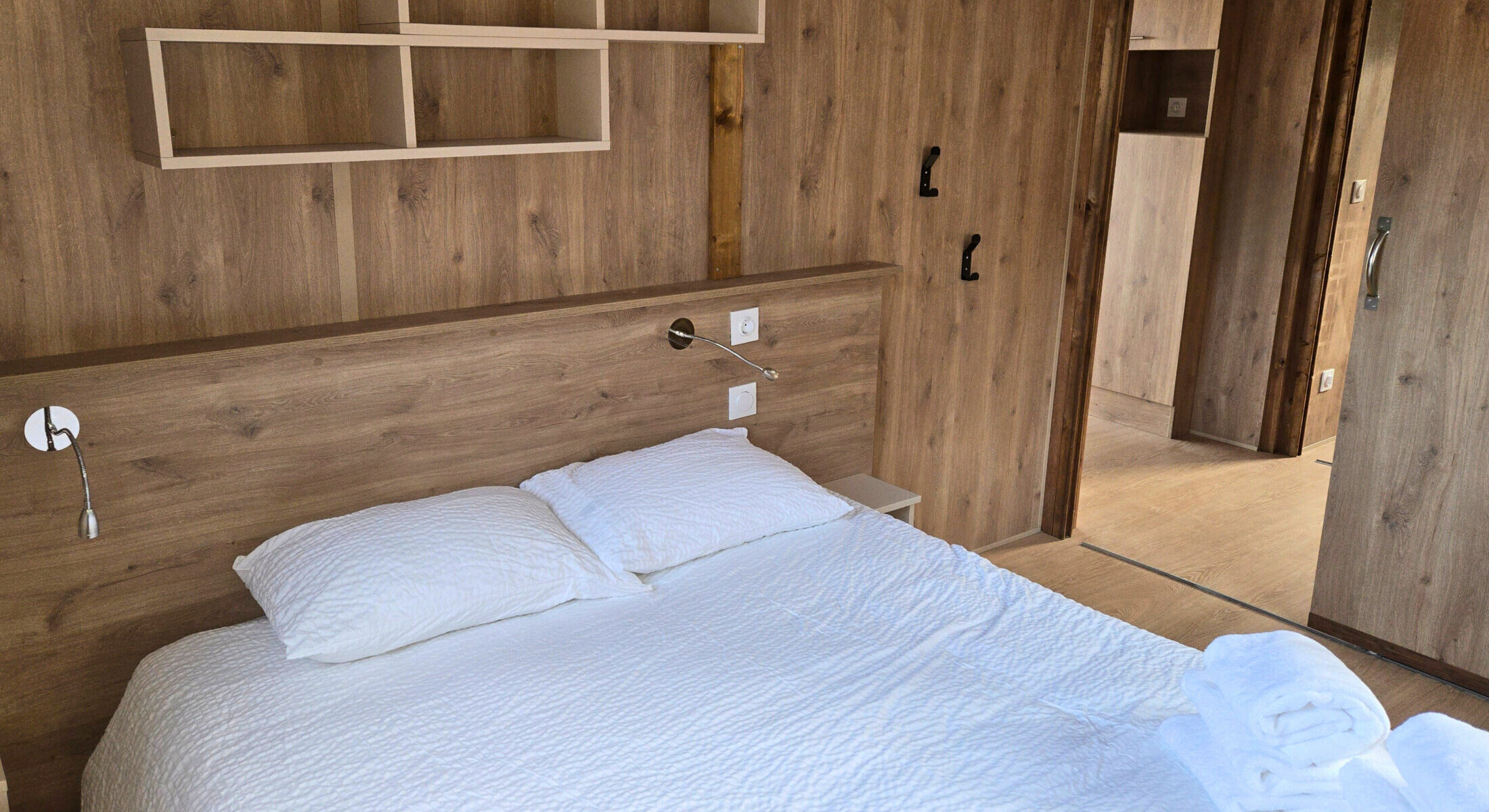 CHAMBRE A GRAND LIT - CHALET FAMILLIAL